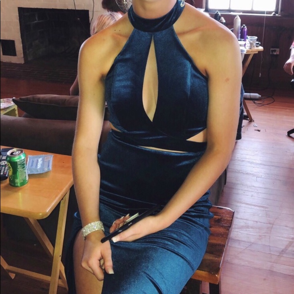 La Femme Prom Dress - Picture 3 of 4